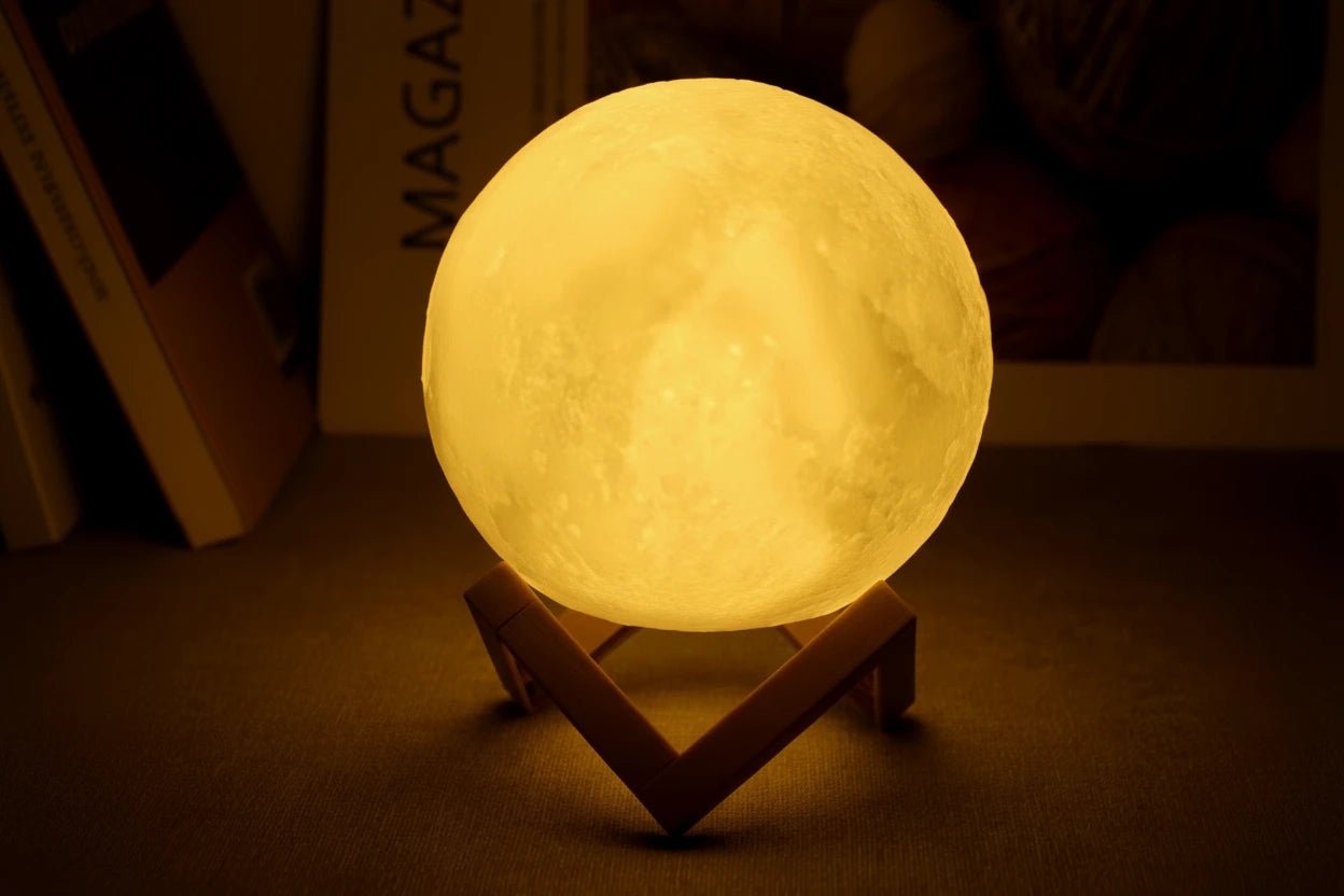 Veilleuse Lune LED sur Socle – Lumière Étoilée Douce