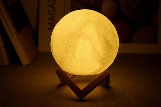 Veilleuse Lune LED sur Socle – Lumière Étoilée Douce